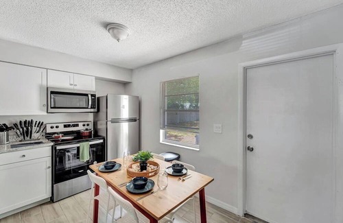 Bayou Oaks Casa | 2 king beds, large yard, laundry