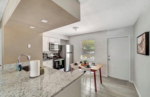 Bayou Oaks Casa | 2 king beds, large yard, laundry