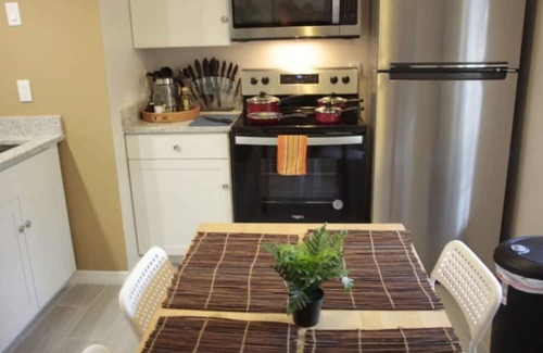 Bayou Oaks Casa | 2 king beds, large yard, laundry