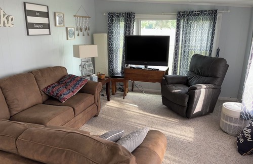 Fremont Cabaña | Lake Front Cottage with a beautiful park like setting!