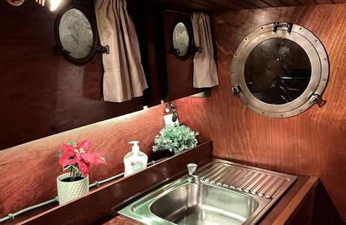 Nieuw-West Alquiler De Eote | Authentic Charm: Aboard 'sunny'