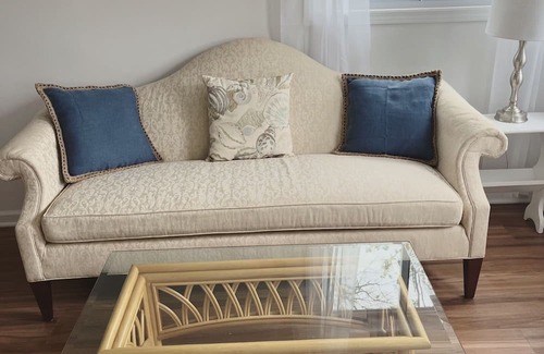 Lake Como Casa | Beautifully renovated cottage less than a mile to the beach!