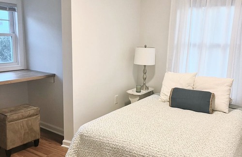 Lake Como Casa | Beautifully renovated cottage less than a mile to the beach!