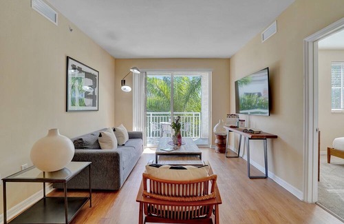 South Miami Apartamento | Premium Two Bedroom | Upper Level