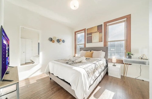 Brewers Hill Casa | Lavish 2BR Respite Fiser Forum Free WI-FI