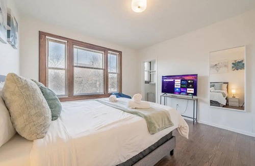 Brewers Hill Casa | Lavish 2BR Respite Fiser Forum Free WI-FI
