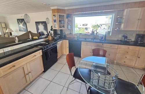 Indian Waterways Casa | Bay-front, family compound in Tavernier is the perfect Keys retreat.