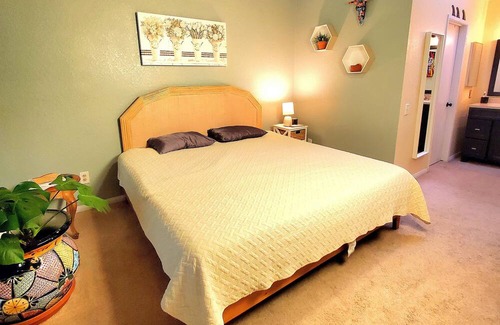Aliso Viejo Condominio | Charming Condo in Natural Oasis