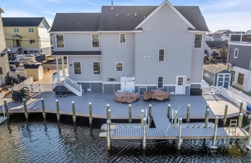 Bayville Casa | Exclusive Waterfront Rental with Complimentary three Jet Ski Ultimate Summer Fun