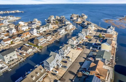 Bayville Casa | Exclusive Waterfront Rental with Complimentary three Jet Ski Ultimate Summer Fun