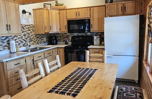 Elcho Cabaña | Cozy waterfront cottage on Lower Post Lake. Family- friendly.