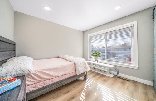 Hayward Apartamento | A charming residence nestled in the tranquil neighborhood of Hayward