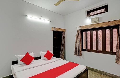 Mahmoorganj Hotel | OYO Flagship Shivansh Paying Guest House