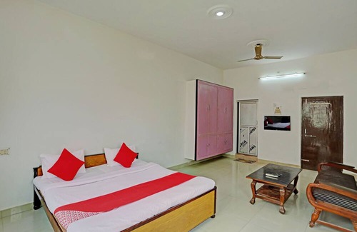 Mahmoorganj Hotel | OYO Flagship Shivansh Paying Guest House