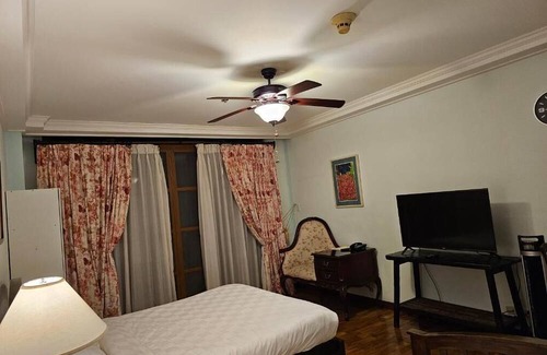 Baguio Apartamento | The Forest Lodge at Camp John Hay with balcony and parking 133n