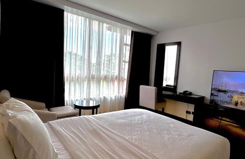Baguio Apartamento | The Forest Lodge at Camp John Hay privately owned unit with parking 371n