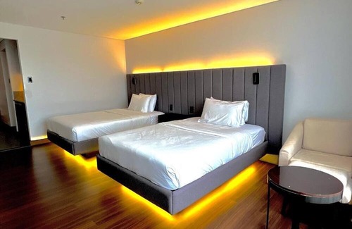 Baguio Apartamento | The Forest Lodge at Camp John Hay privately owned unit with parking 371n