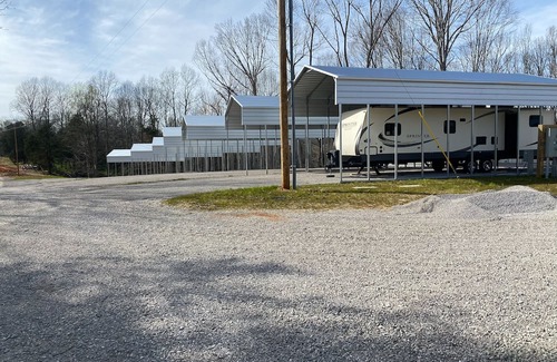 Frogue Alquiler De RV | RV Campground located just 1 mile away from Dale Hollow Lake State Park.