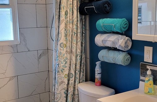 Mount Airy Casa | Retro Cozy Home Away from Home 2 bedroom home just outside downtown Mayberry