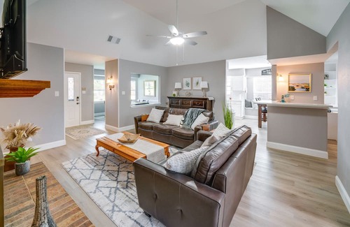 Northeast Carrollton Casa | Cozy Carrollton Cottage w/ Fire Pit & Gas Grill!