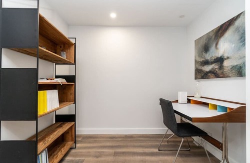Capital Hill Apartamento | New to VRBO: Spacious APT, 8 mins to Old Parliament House!
