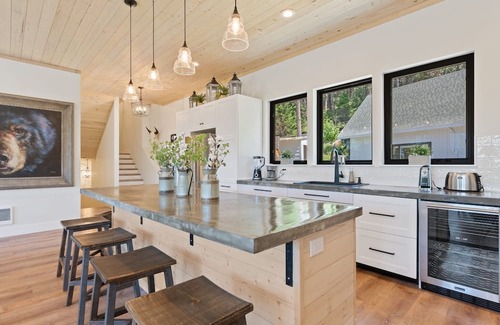 Kalispell Casa | Summer Availability! Gorgeous home on 5+ acres with amazing views, private hot tub!