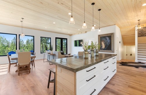 Kalispell Casa | Summer Availability! Gorgeous home on 5+ acres with amazing views, private hot tub!