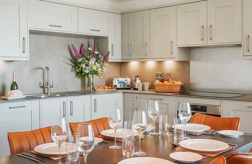 Chittlehamholt Cabina | Discover the epitome of relaxation in the Valley View 3 Bed Lodge, where panoramic views and modern