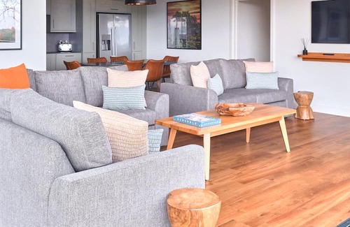 Chittlehamholt Cabina | Discover the epitome of relaxation in the Valley View 3 Bed Lodge, where panoramic views and modern