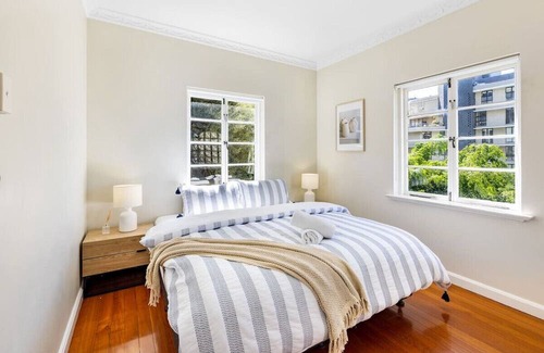 South Brisbane Apartamento | European Casa Getaway with Riverview balcony