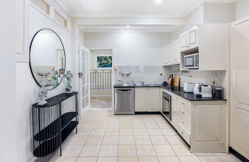 South Brisbane Apartamento | European Château/riverside view backyard/2 carpark
