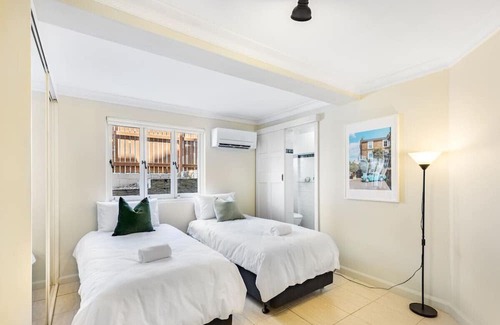 South Brisbane Apartamento | European Château/riverside view backyard/2 carpark