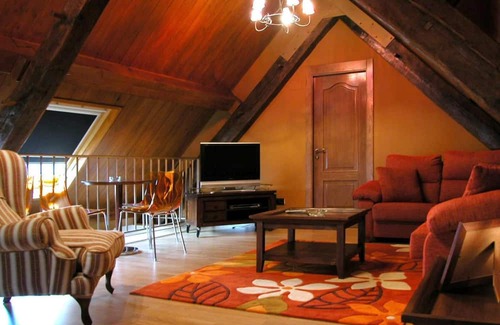 Villanueva de Aezcoa Casa | Holiday Home 'Casa Aguerre' with Mountain View, Private Terrace and Wi-Fi