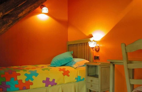 Villanueva de Aezcoa Casa | Holiday Home 'Casa Aguerre' with Mountain View, Private Terrace and Wi-Fi