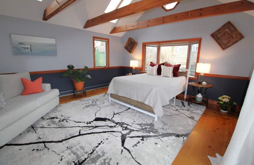 Harwich Center Casa | Spacious Well Appointed Home in Quiet Neighborhood