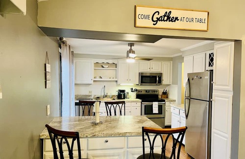 West Henrietta Casa | Cozy raised ranch in West Henrietta