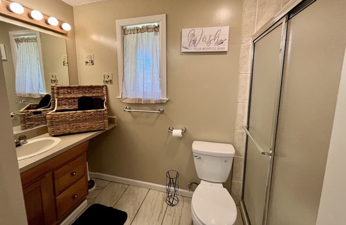 West Henrietta Casa | Cozy raised ranch in West Henrietta