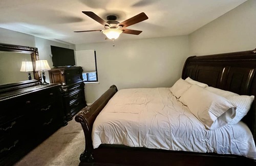 West Henrietta Casa | Cozy raised ranch in West Henrietta