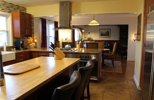 Hamden Casa | Mid-Century Modern Cabin. Minutes from Yale