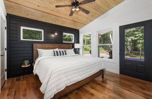 Combs Casa | Luxury Cabin nestled in the Ozark Mountains.