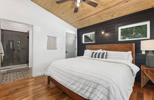 Combs Casa | Luxury Cabin nestled in the Ozark Mountains.