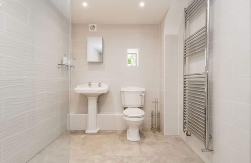 Shepton Mallet Cabaña | 2 bedroom accommodation in Pilton, near Shepton Mallet