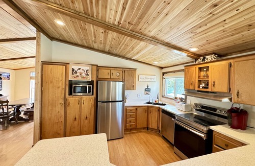 Sunland Estates Cabina | Cabin on the Cliff Near Gorge Amphitheater