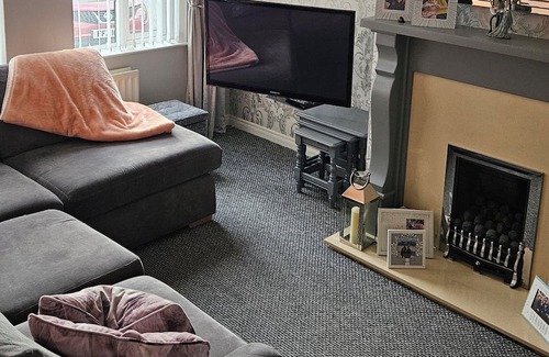 Newcastle Casa | Semi detached home with garage. 3 bedrooms, 3 bathrooms. Treadmill in garage.