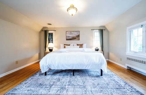 Benton Harbor Casa | The Cozy Tudor near Silver Beach