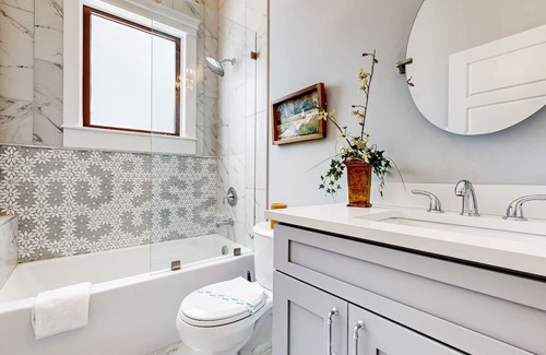 Metropolitan Casa | Dog-friendly duplex with front porch, fenced yard & walkable location