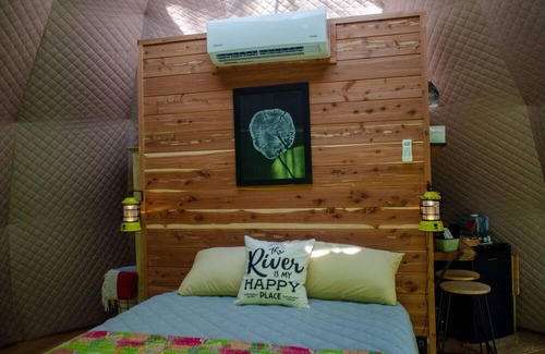 Brownsboro Alquiler De RV | "Buzz-Worthy Retreat: Welcome to Honey Bee Way – Your Sweet Escape Awaits!"