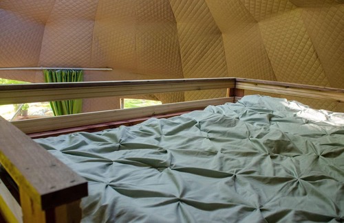 Brownsboro Alquiler De RV | "Charming Toadstool Geodome Available for Rent: A Whimsical Retreat Awaits!"