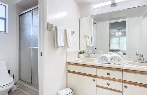 Port Malabar Casa | Beautiful Spacious 4 BRs Brick Villa-Pet Friendly