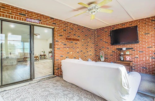 Port Malabar Casa | Beautiful Spacious 4 BRs Brick Villa-Pet Friendly